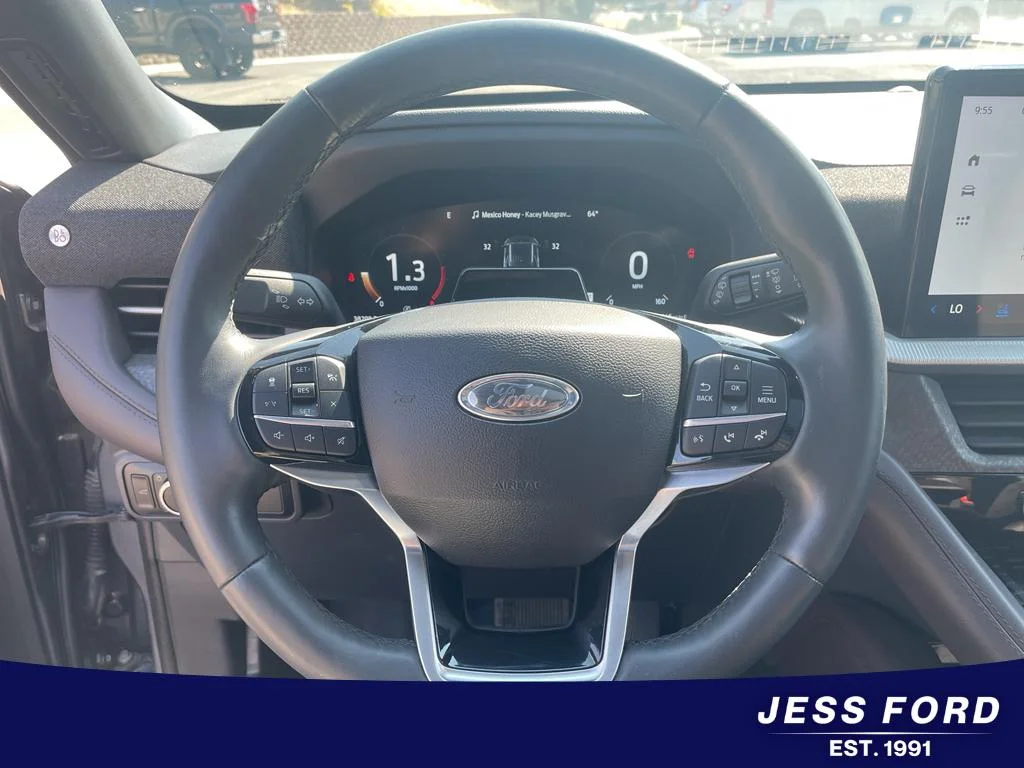 Used 2025 Carbonized Gray Metallic Ford Platinum image 15