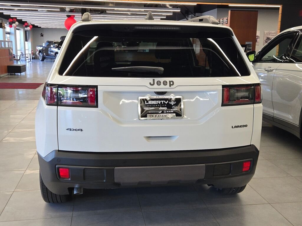 New 2026 Bright White Clear-Coat Exterior Paint Jeep Laredo image 12