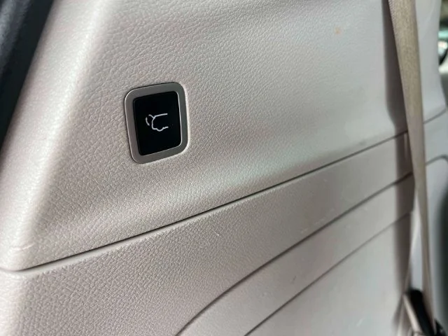 Certified Used 2022 Velvet Chrysler Touring L image 21