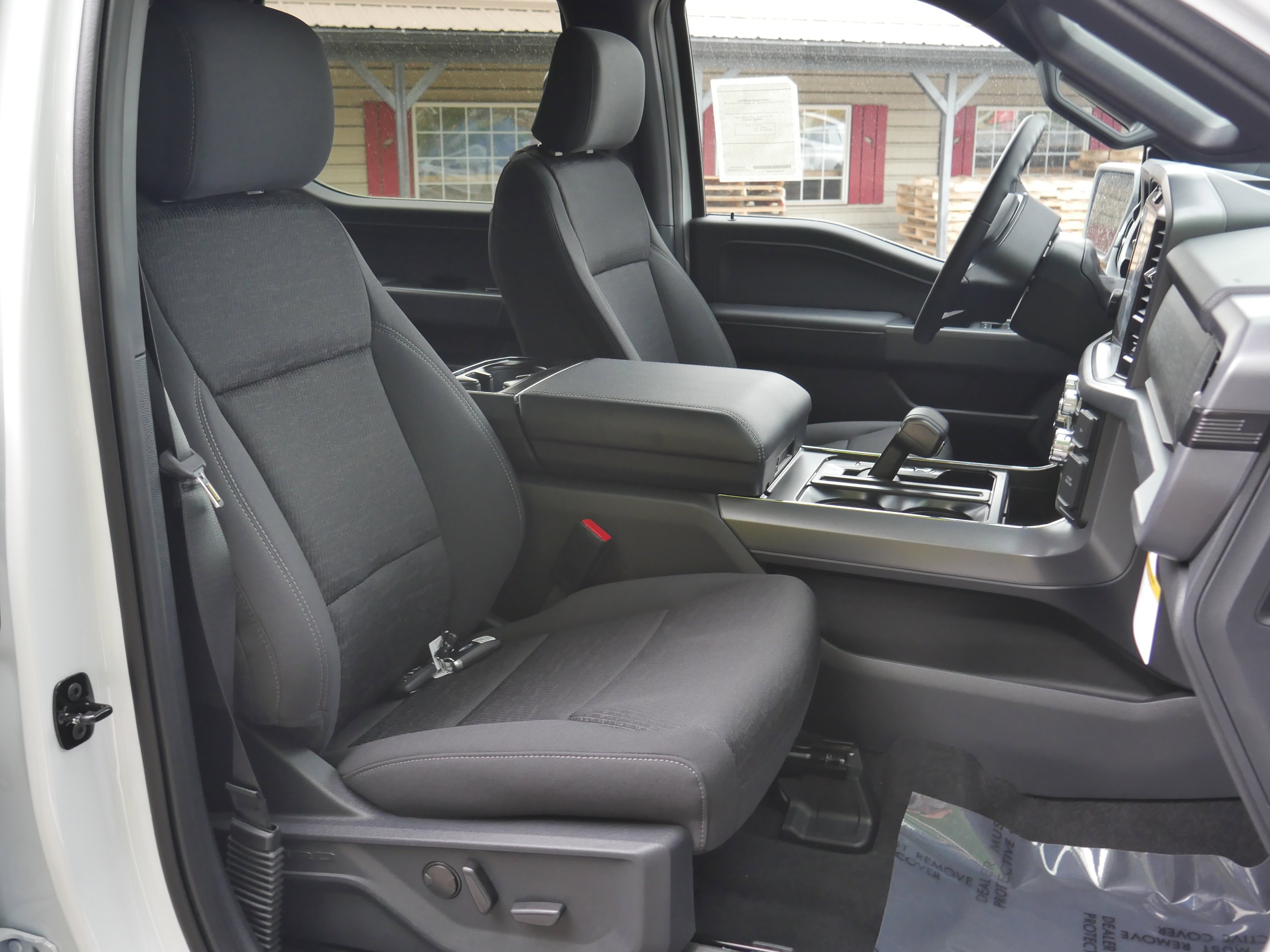 New 2026 Oxford White Ford XLT image 26
