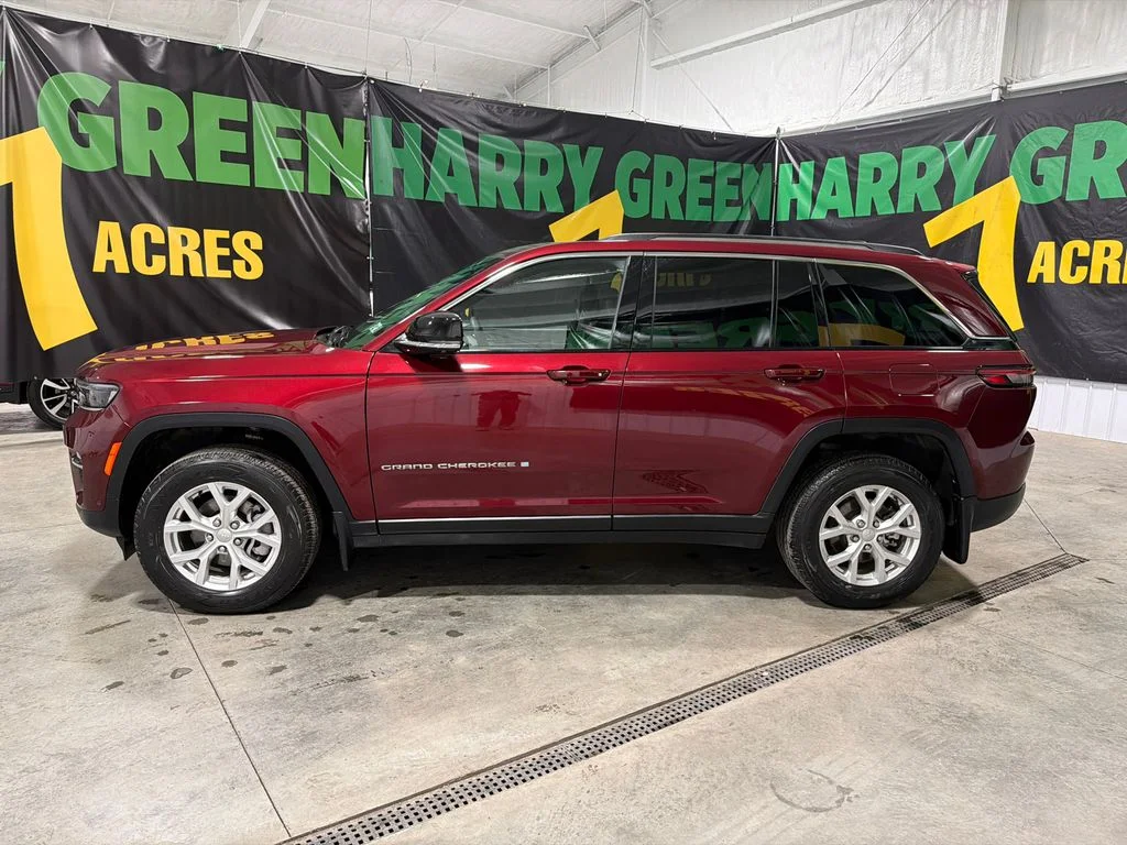Used 2023 Velvet Red Pearlcoat Jeep Limited image 3