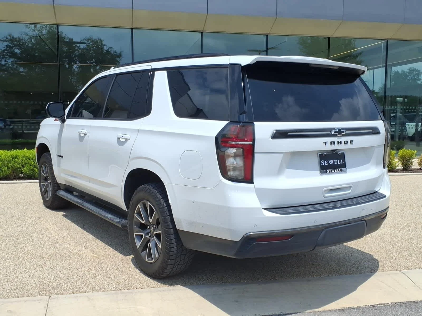 Used 2022 Summit White Chevrolet Z71 image 8