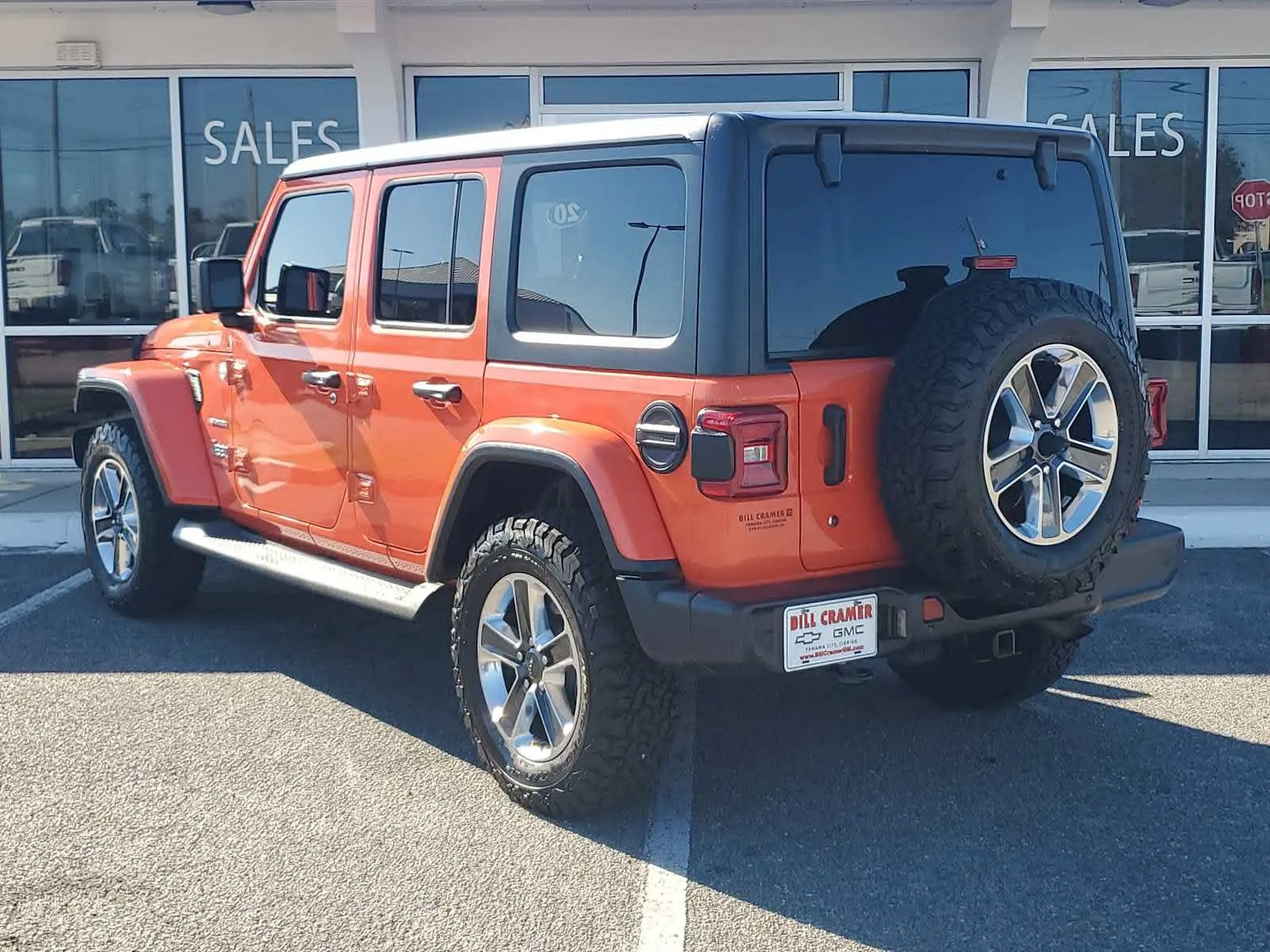 Used 2020  Jeep Sahara image 3