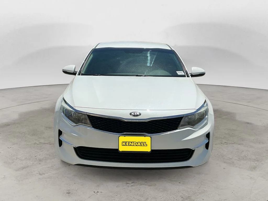 Used 2018 White Kia LX image 3