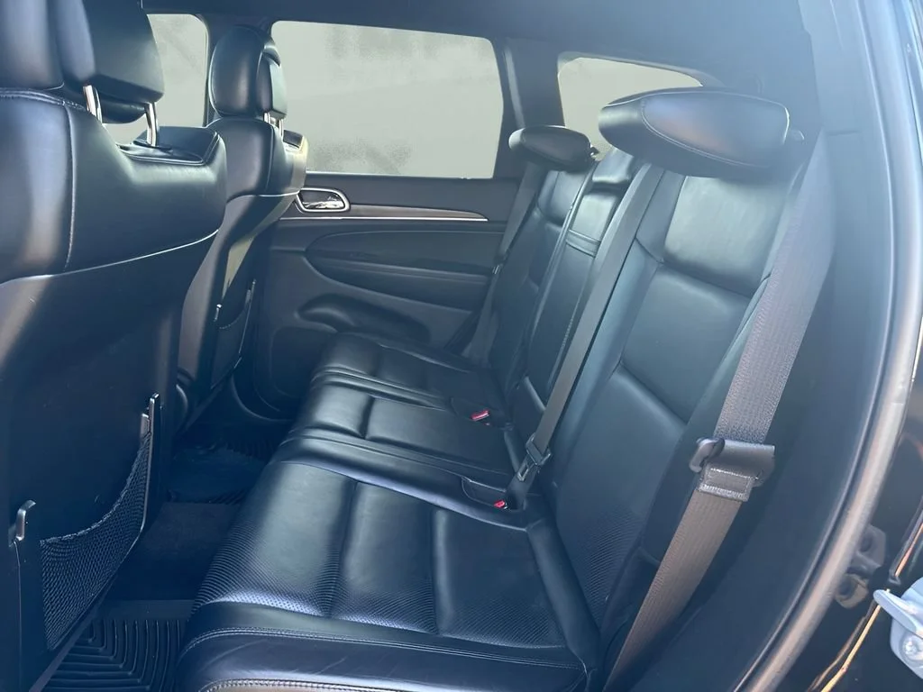 Used 2018  Jeep Limited image 9