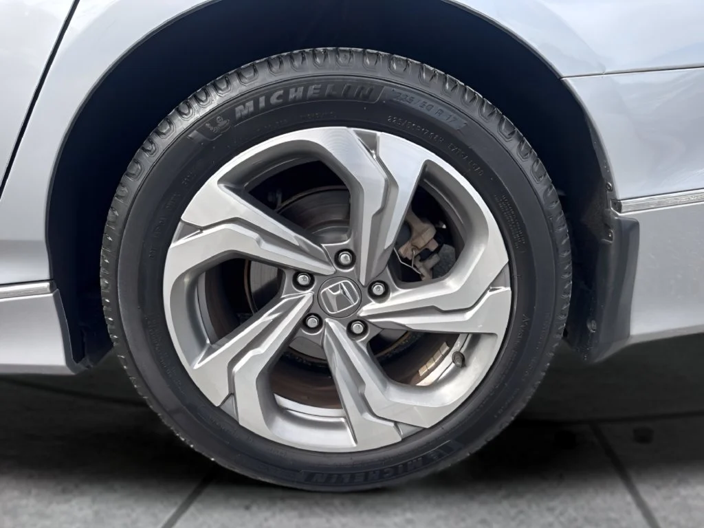 Used 2019 Silver Honda EX-L image 30