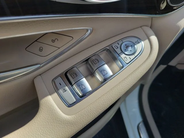 Used 2022 White Mercedes-Benz GLC 300 image 20
