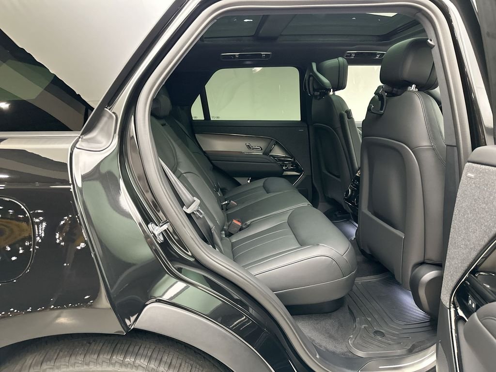 New 2027 Santorini Black Metallic Land Rover Dynamic SE image 9