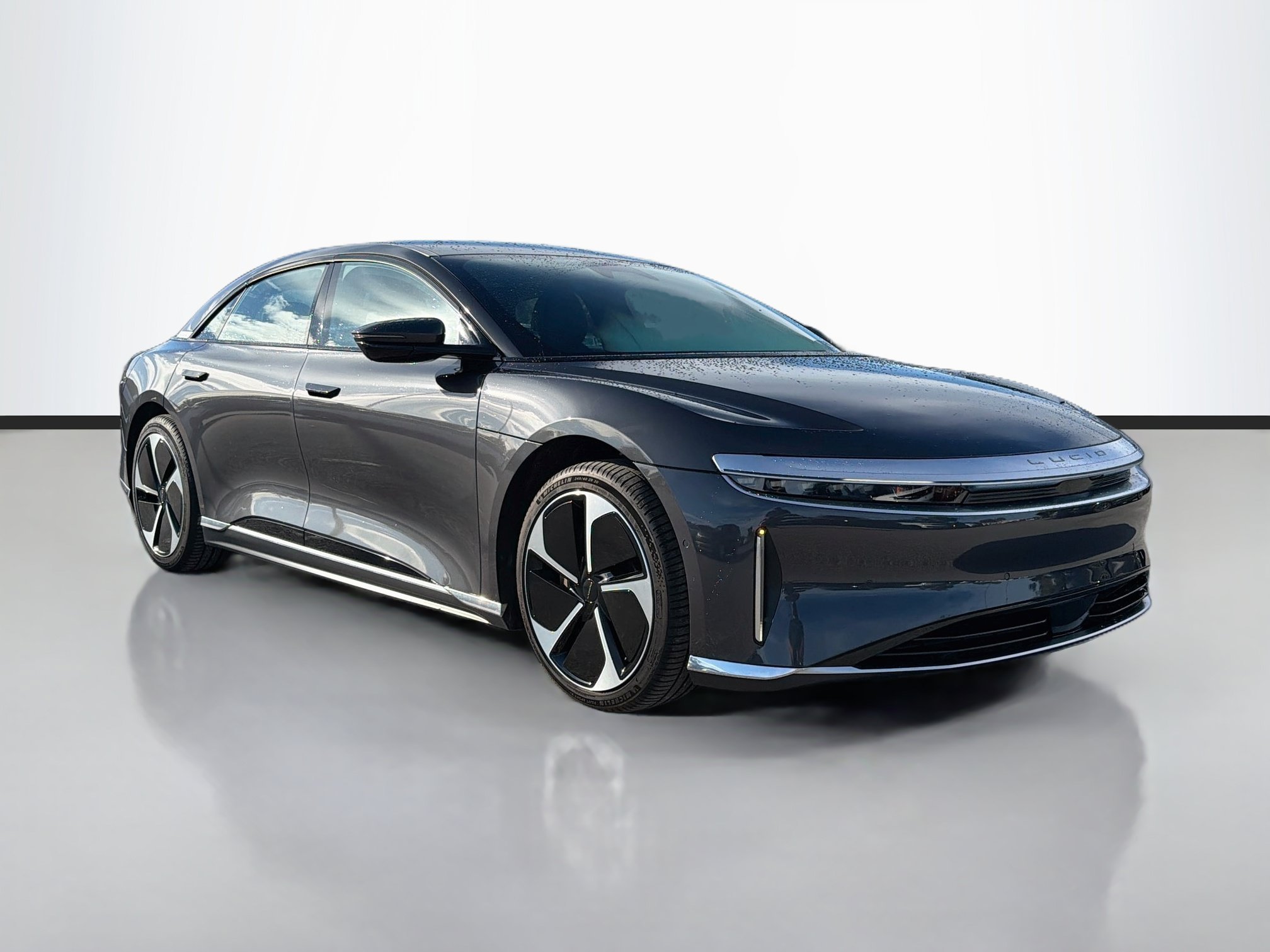 Used 2024 Quantum Gray Metallic Lucid Touring image 7