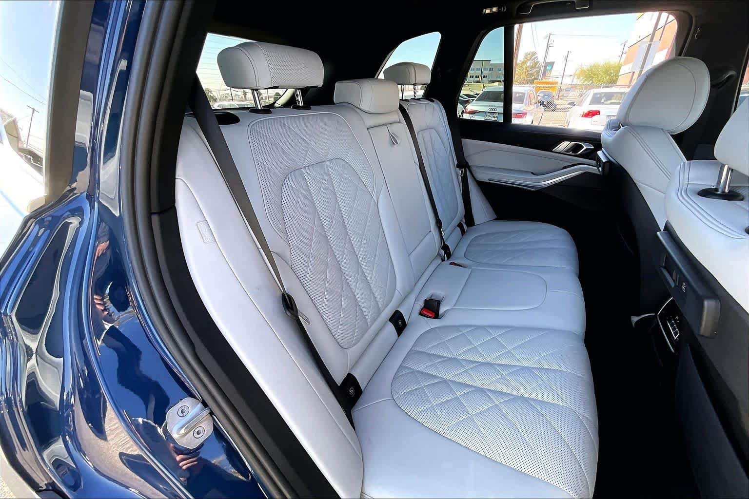 Used 2023 Phytonic Blue Metallic BMW sDrive40i image 19