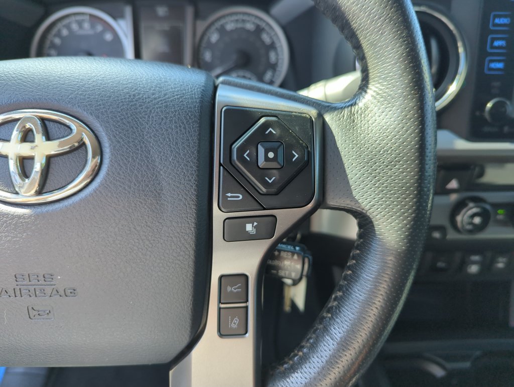 Used 2018 Blue Toyota SR5 image 20