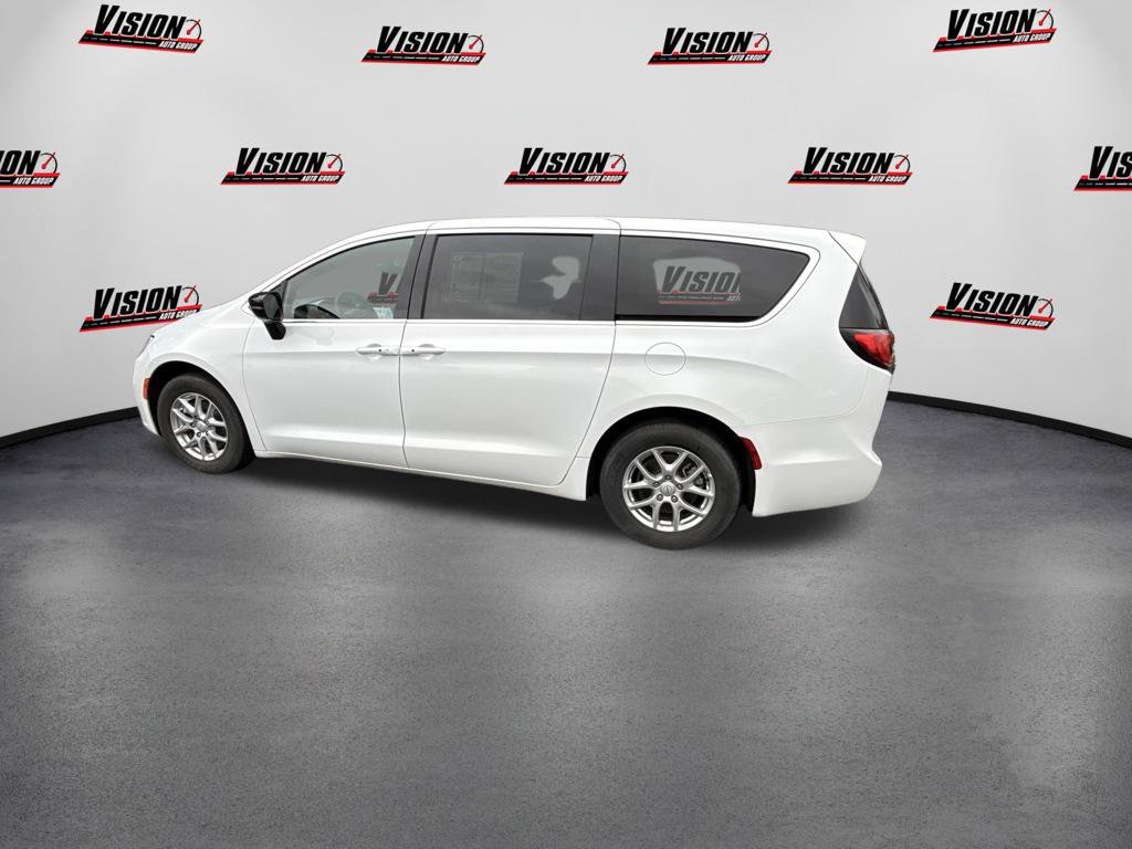 Used 2026 White Chrysler Select image 8