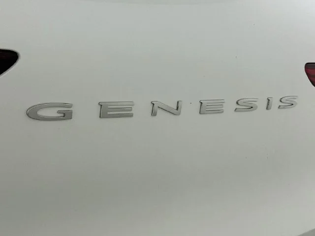 New 2027 White Genesis 2.5T Select image 26