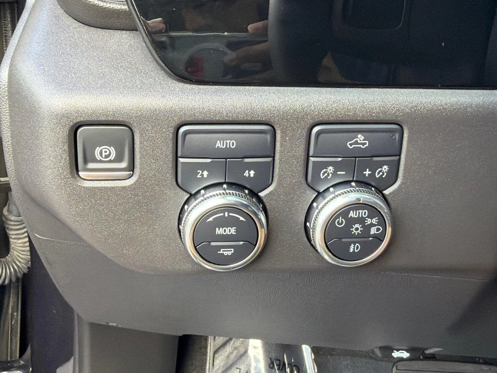 Certified Used 2024 Titanium Rush Metallic GMC Elevation image 18
