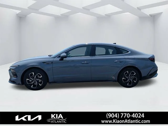 Used 2025 Blue Hyundai SEL image 6