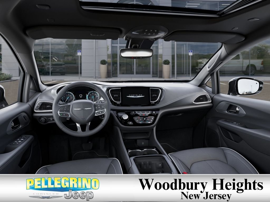 New 2026 Diamond Black Crystal Pearl-Coat Exterior Paint Chrysler Limited image 14