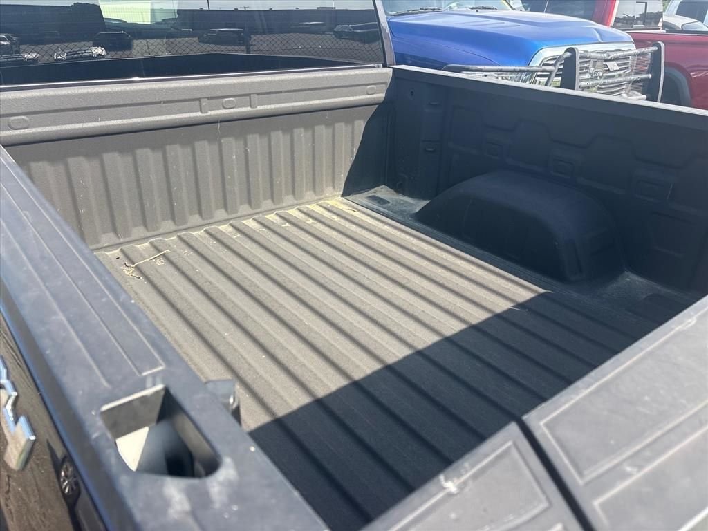 Used 2022 Silver GMC Elevation image 13