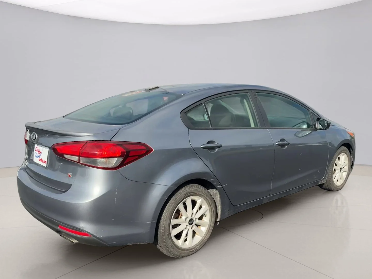 Used 2017 Gray Kia SE image 5