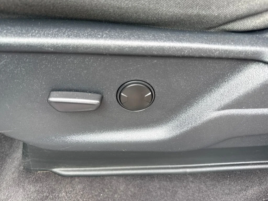 Used 2025 Silver Ford XLT image 11