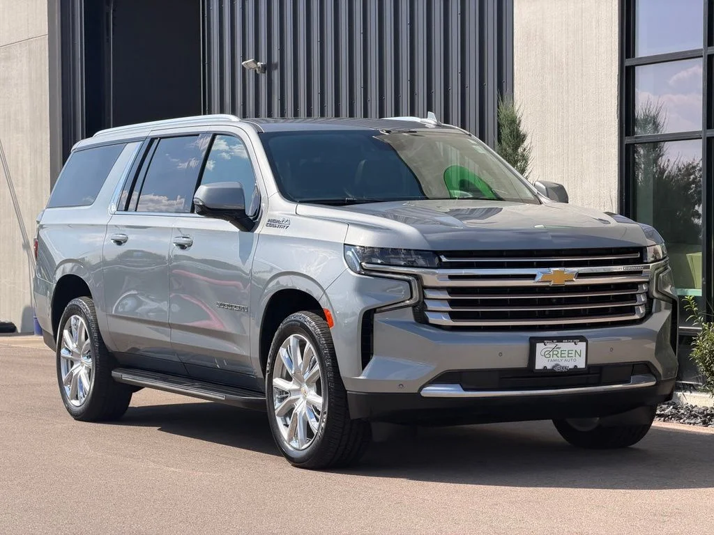 Used 2023 Gray Chevrolet High Country image 4