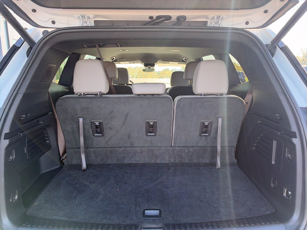 Used 2026 White GMC Elevation image 9