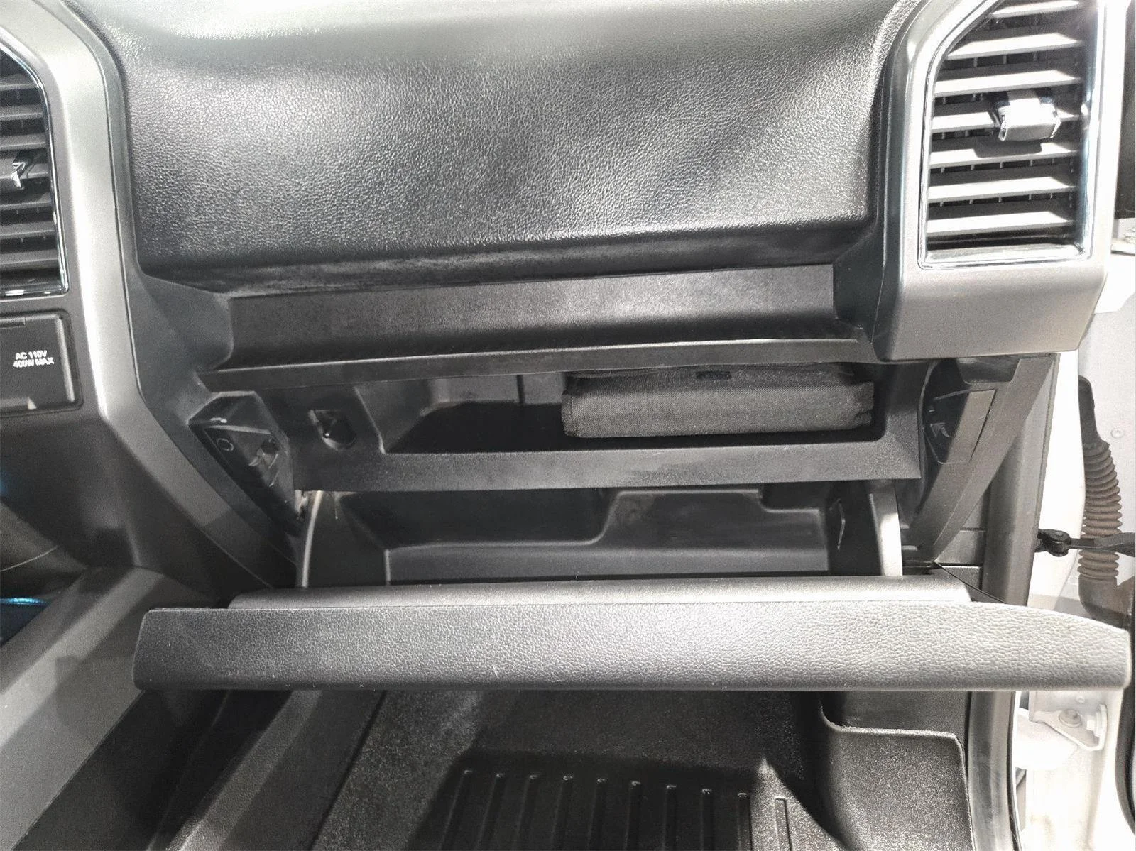 Used 2017 Oxford White Ford XLT image 45
