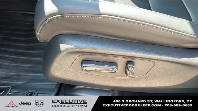 Used 2025  Acura Base image 11