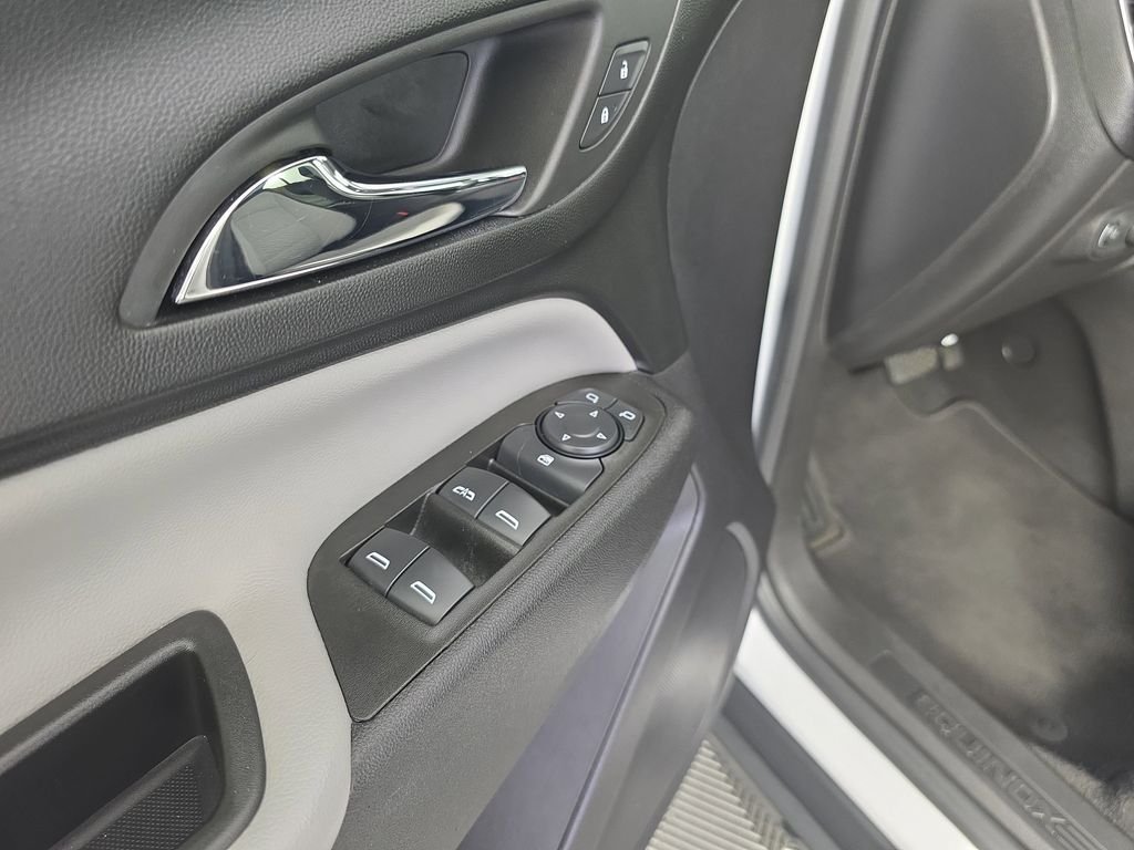 Used 2022 White Chevrolet LT image 18