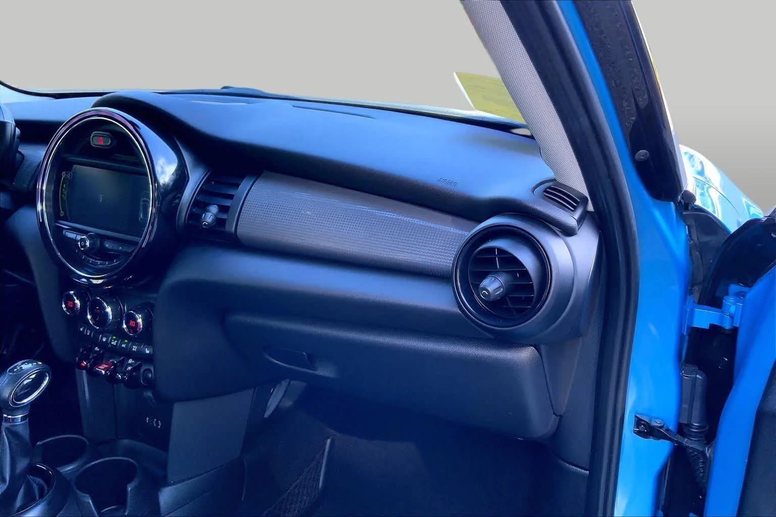 Used 2017 Electric Blue Metallic MINI Cooper image 18