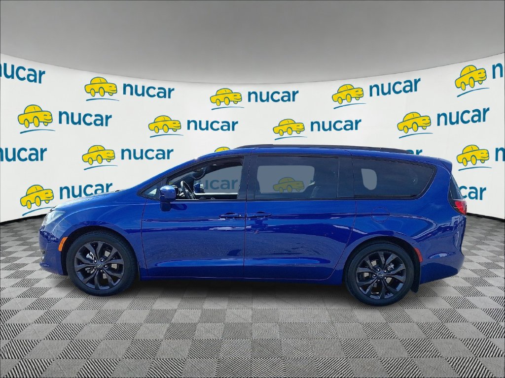 Used 2020 Blue Chrysler Touring L image 4