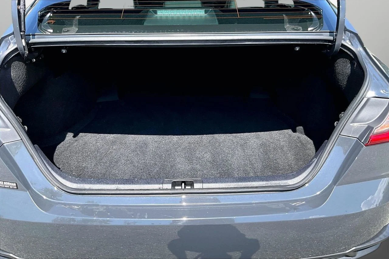 Used 2025  Toyota SE image 24