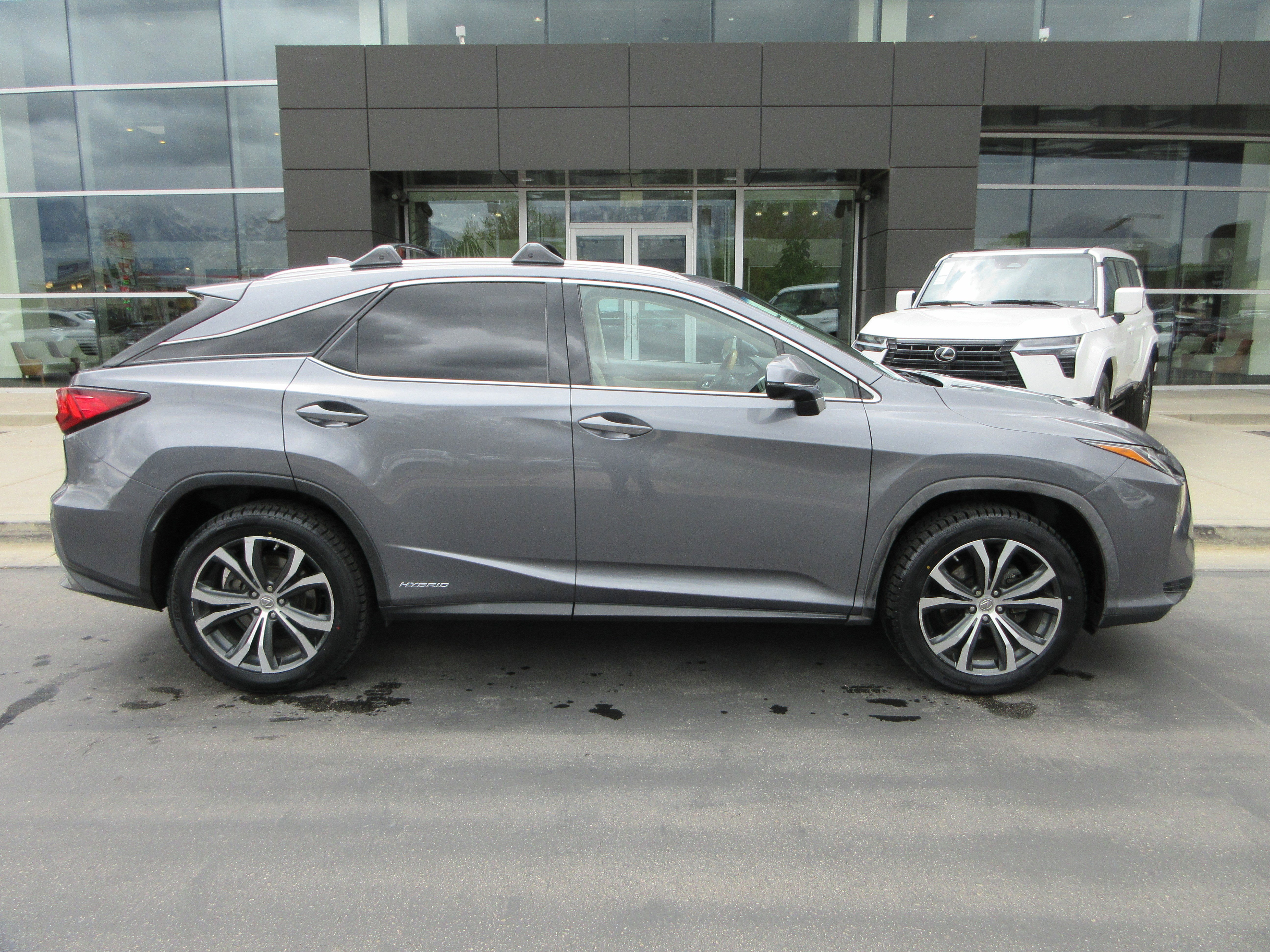 Used 2016 Nebula Gray Pearl Lexus 450h image 11