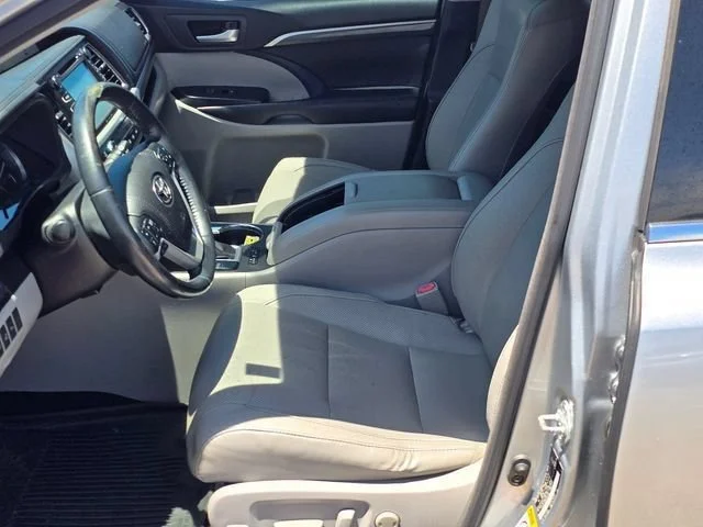 Used 2017 Celestial Silve Toyota Limited image 14