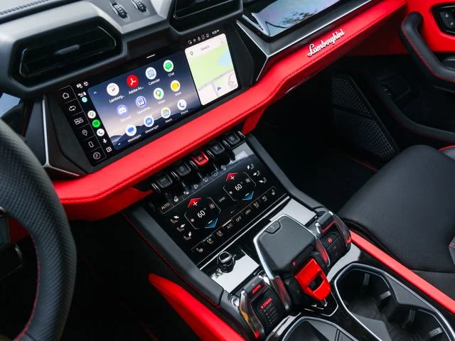 Used 2025  Lamborghini SE image 28