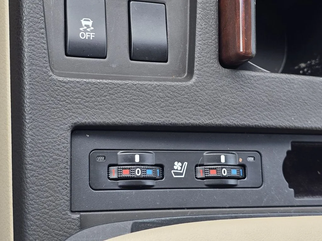 Used 2014 Starfire Pearl Lexus Base image 22
