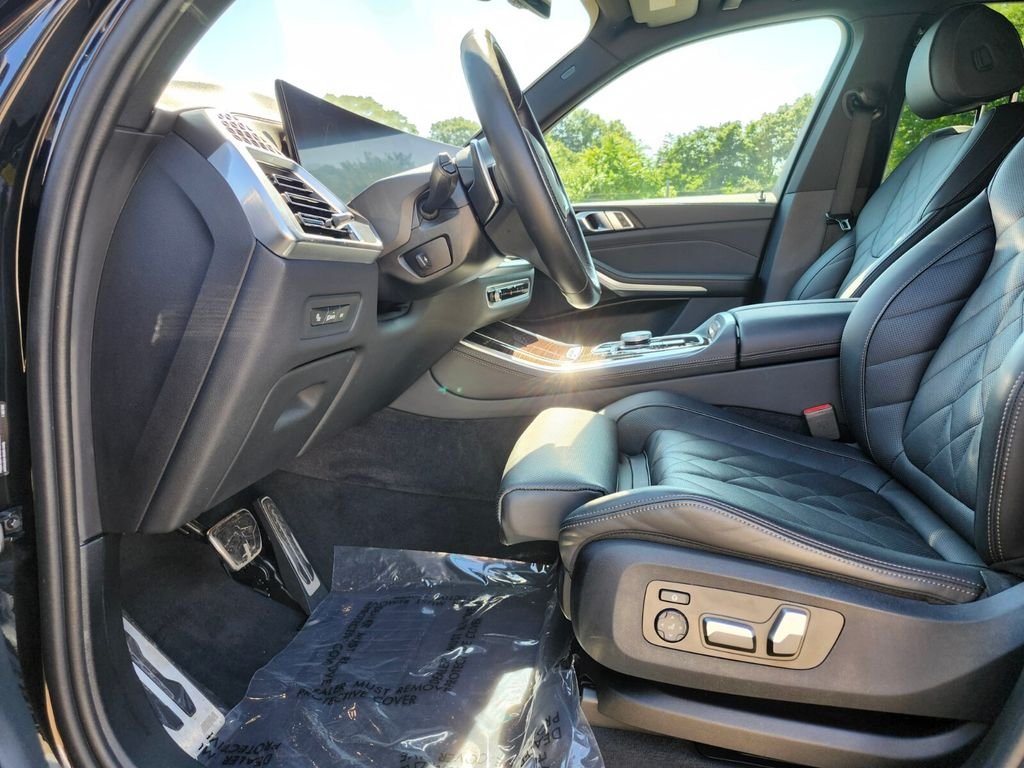 Used 2024 Black BMW xDrive40i image 19