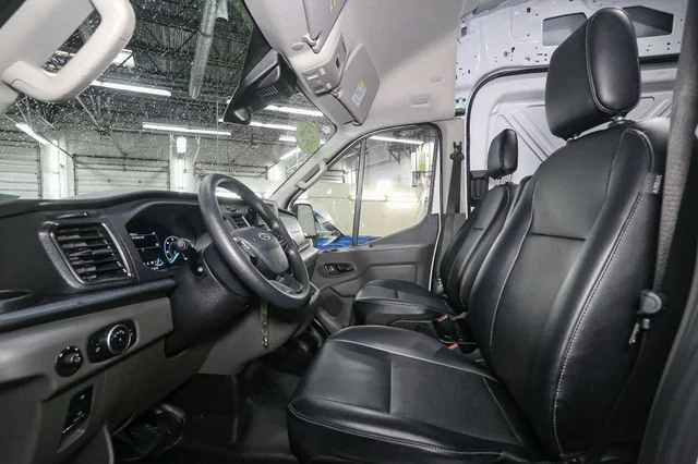 Used 2024  Ford Base image 33
