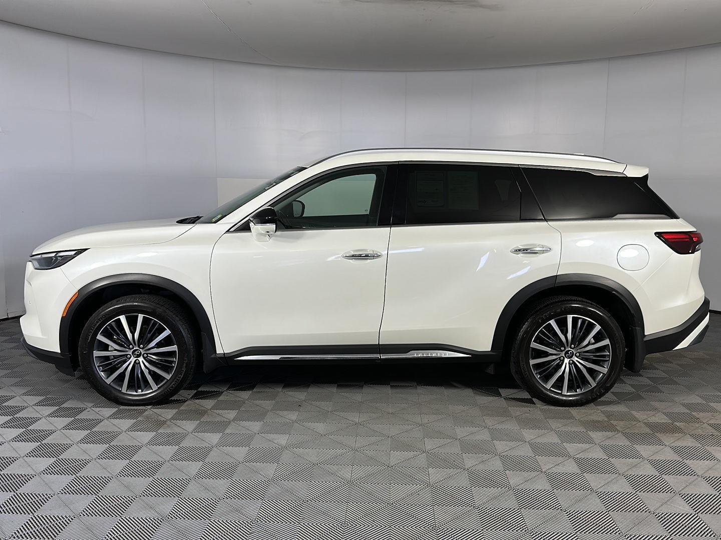 Certified Used 2023 Majestic White INFINITI SENSORY image 19