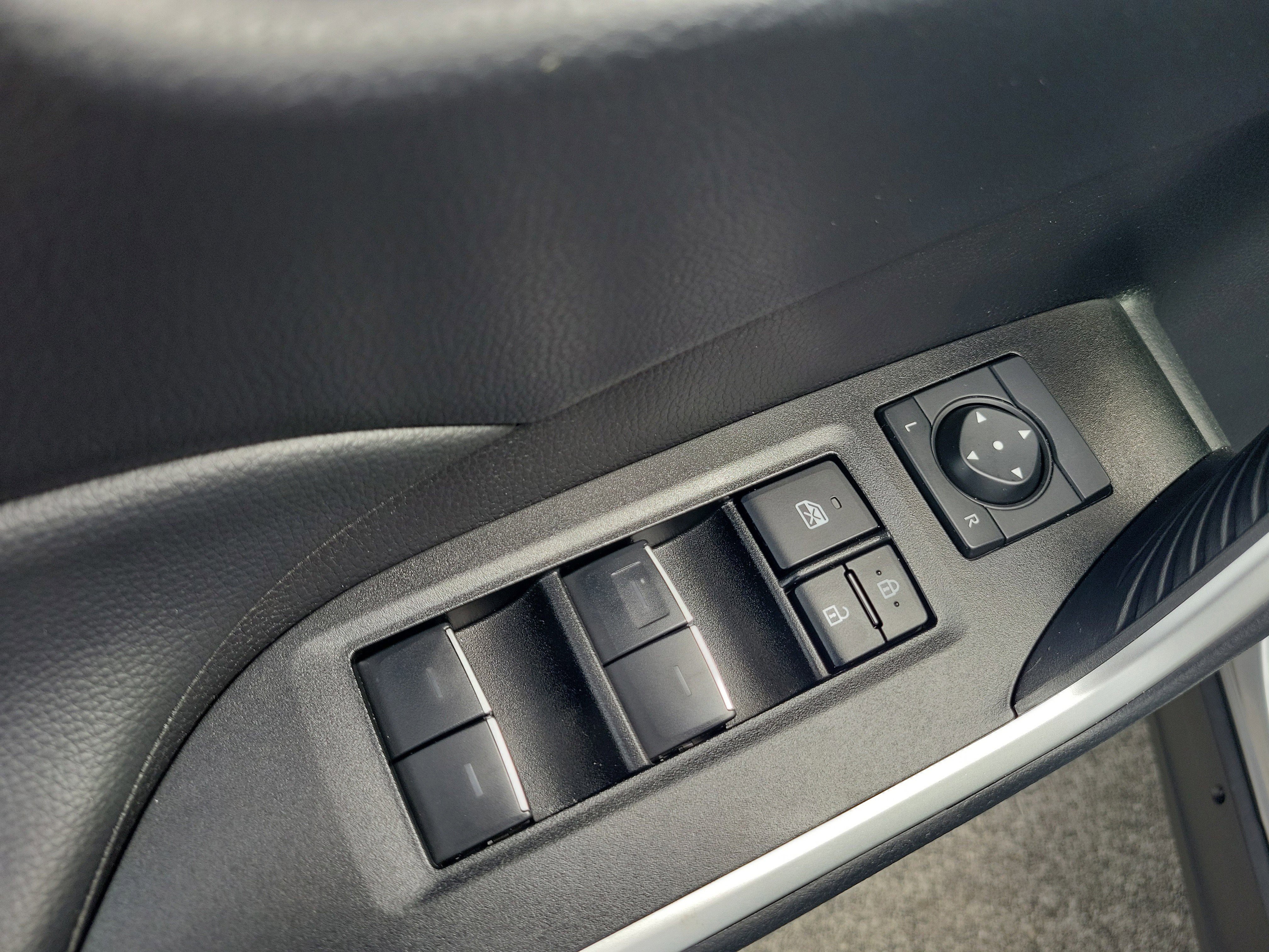 Used 2025 Silver Sky Metallic Toyota XLE image 23