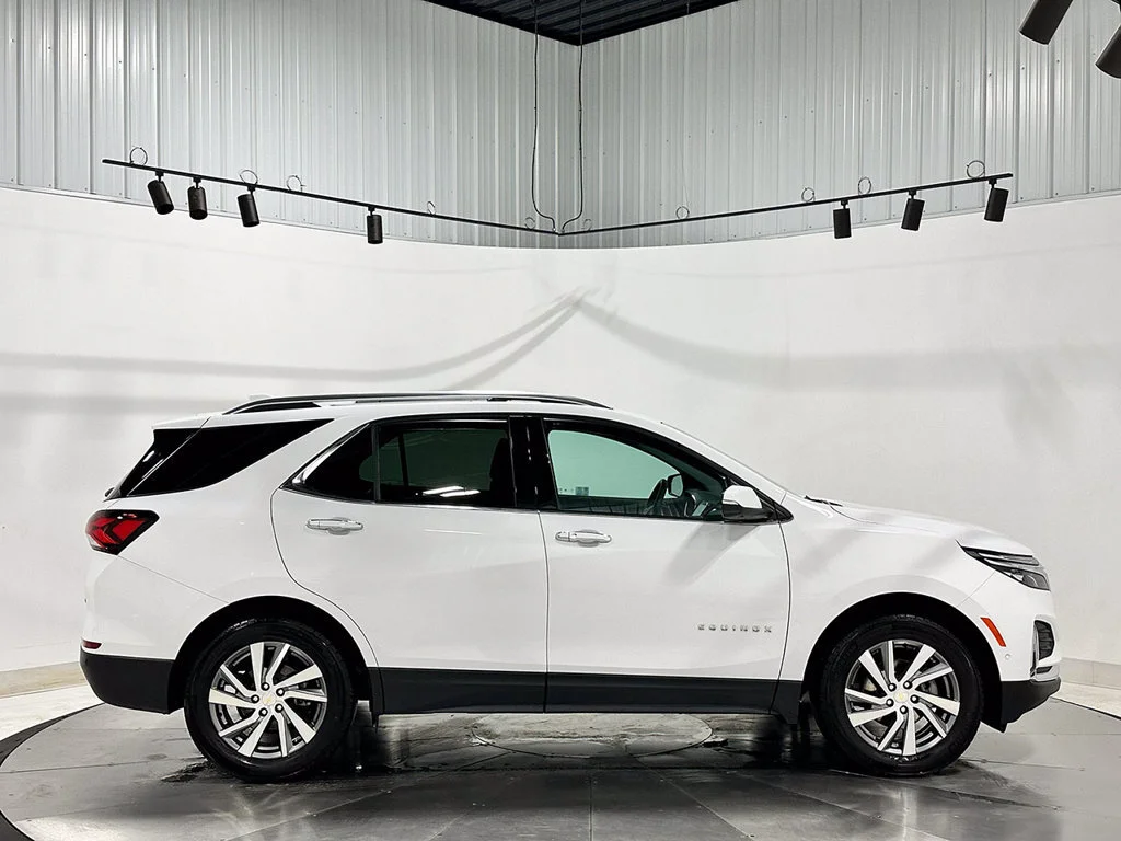 Used 2024 Summit White Chevrolet Premier image 10