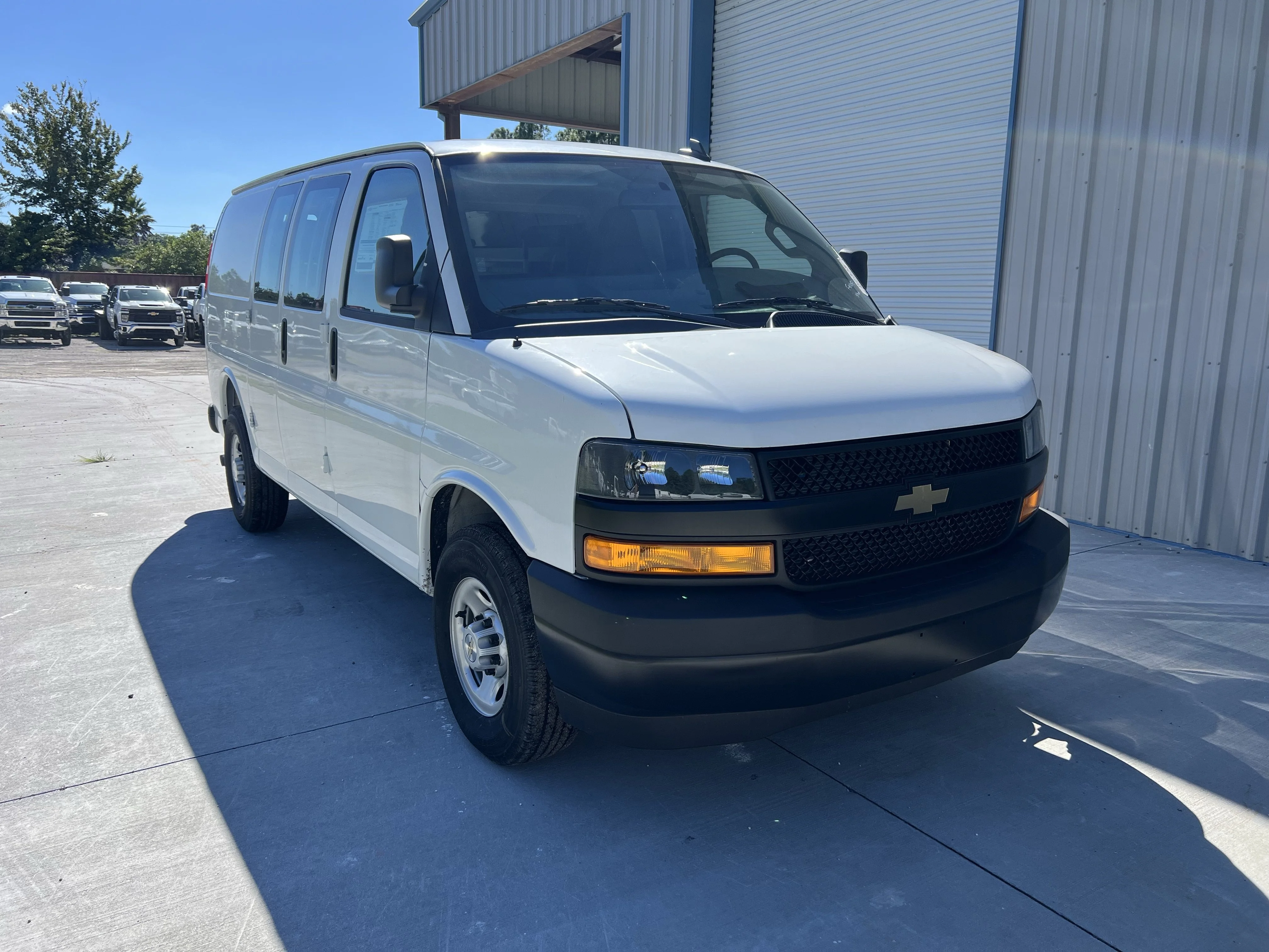 2025 Chevrolet Express Cargo Work Van - Photo 10