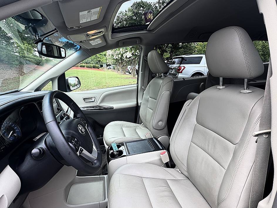 Used 2017 Blizzard Pearl Toyota XLE image 10
