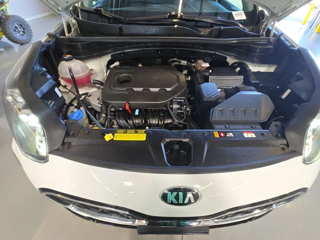 Used 2021 White Kia LX image 24