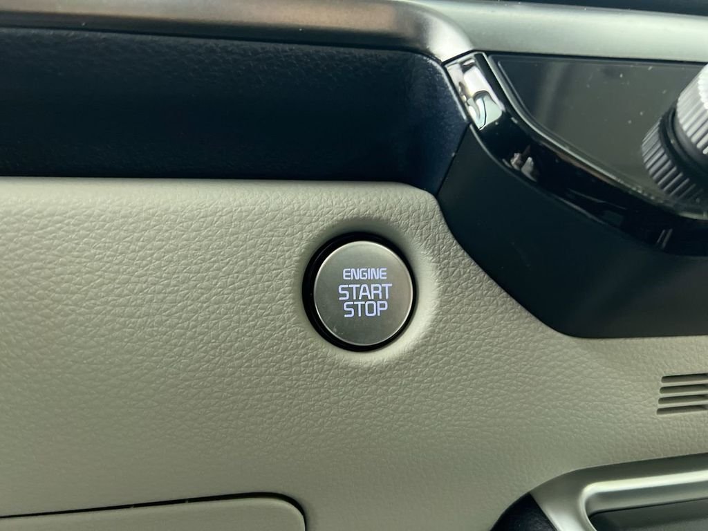 New 2026 Ceramic Silver Kia SX image 21