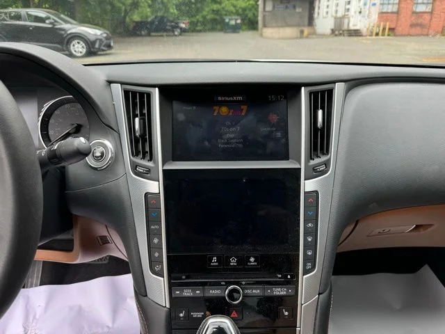 Used 2023 White INFINITI LUXE image 20