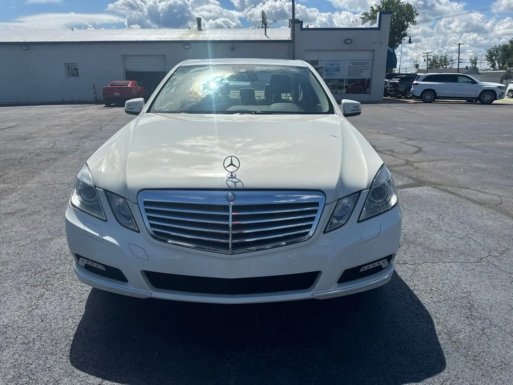 Used 2010 Diamond White Metallic Mercedes-Benz E 350 image 8