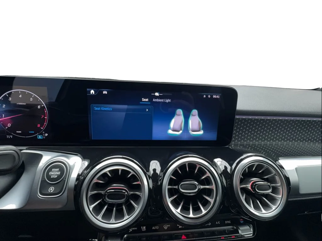 Used 2025 White Mercedes-Benz GLB 250 image 42