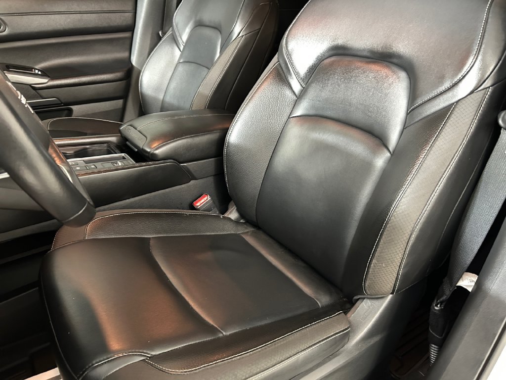 Used 2024 White Nissan SL image 8