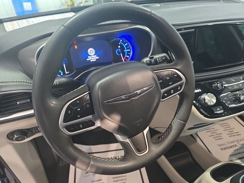 Used 2023 Black Chrysler Touring L image 16