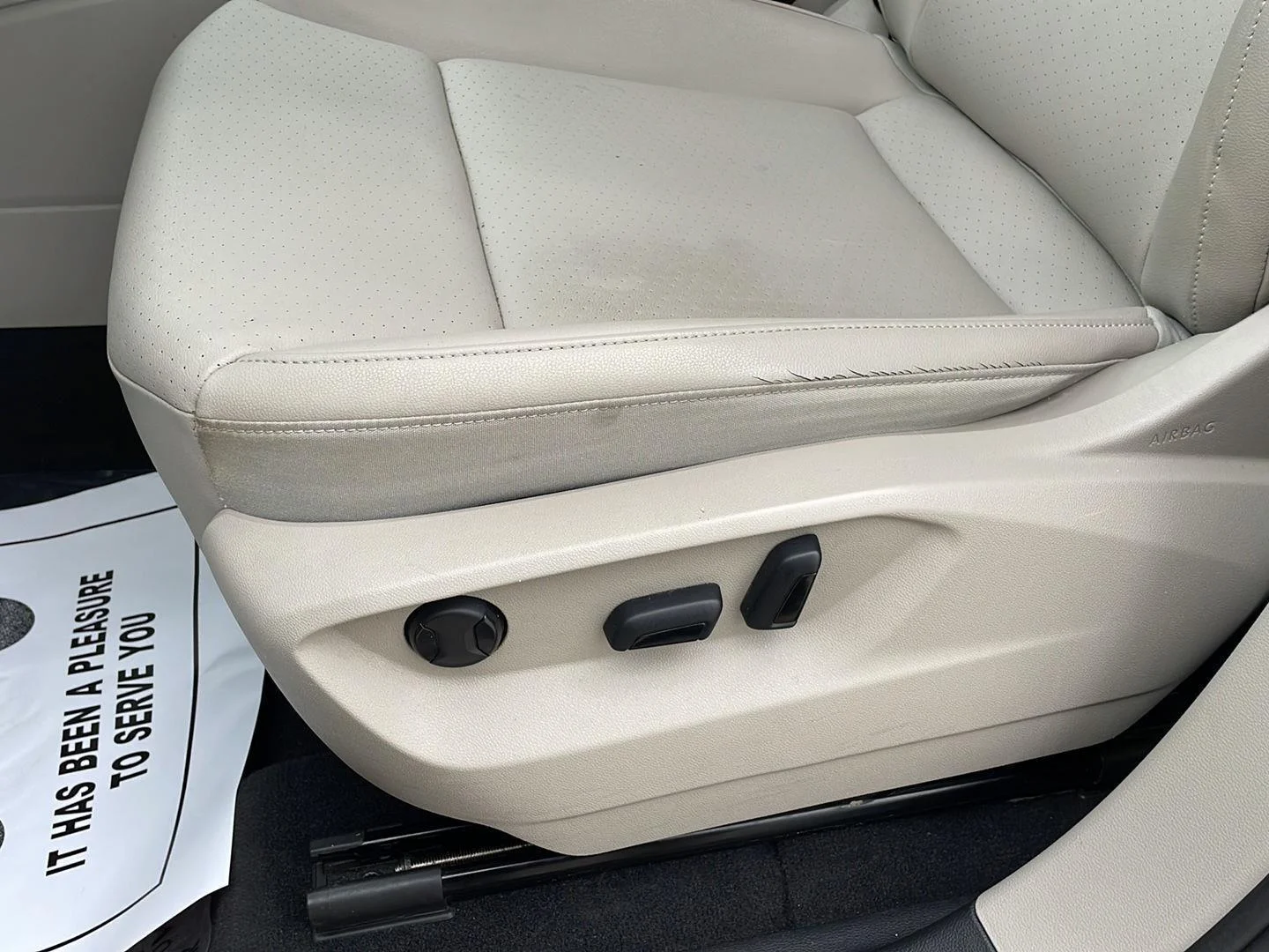 Used 2019 Pure White Volkswagen 3.6L V6 SE w/Technology R-Line image 18